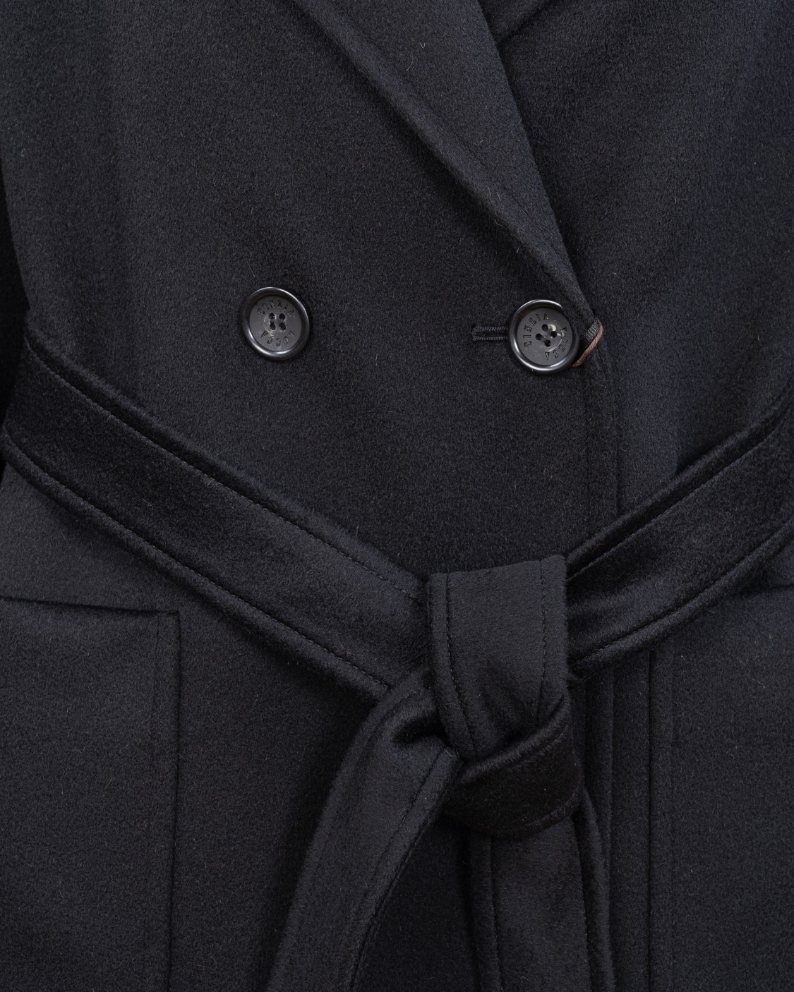 shop CINZIA ROCCA Saldi Cappotto: Cinzia Rocca Luxury cappotto, lungo, doppio petto con cintura.
Allacciatura doppio petto con 2 bottoni.
Cintura in lana tono su tono.
Spacchi laterali.
Interamente foderato.
Vestibilità regolare, morbida.
Collo a revers.
Spalle scese.
Tasche applicate.
Made In: Italy
Lunghezza: 125 cm nella taglia 42.
Composizione tessuto: 100% Lana vergine.
Composizione fodera: 100% Viscosa.
Made in Italy.. V105 801 62E0-1 number 9037568